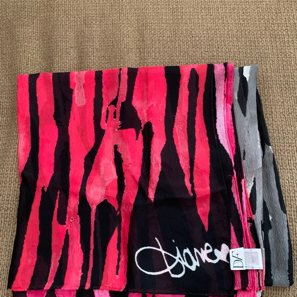 Diane Von Furstenberg 100% silk long scarf .Animal print. Good condition.